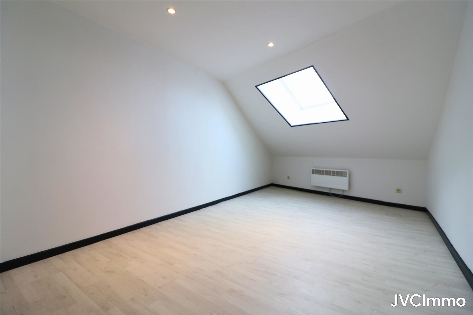 Appartement situé à proximité du centre-ville de Waremme - photo 4