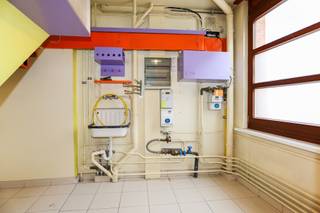 Gezellige en energiezuinige woning op een topligging in centrum Melsele! De woning heeft op het glvl een inkomhal, een ruime berging,...