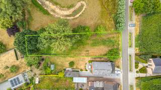 <p>Interesse in deze bouwgrond? Neem voor bijkomende informatie of het maken van een afspraak rechtstreeks contact op met Jeff Peeters via <strong>+32 492 57 73 17</strong> of <strong>jeff.peeters@copandi.be</strong>.</p><p></p><p>Op zoek naar een ruim perceel bouwgrond op een uitzonderlijk centrale ligging? Deze bouwgrond, gelegen aan <strong>Brukel in Geel</strong>, combineert een mooie perceeloppervlakte met een uitstekende ligging <strong>pal in het centrum van Geel</strong>.</p><p>Het perceel heeft een totale oppervlakte van maar liefst <strong>10a 63ca (1.063 m²)</strong> en biedt daarmee heel wat mogelijkheden voor het realiseren van een nieuwbouwproject, steeds rekening houdend met de geldende stedenbouwkundige voorschriften.</p><p>De centrale ligging vormt zonder twijfel één van de grootste troeven. Winkels, horeca, scholen, openbaar vervoer en andere voorzieningen van het stadscentrum bevinden zich op wandelafstand. </p><p>Tegelijk biedt de ruime perceeloppervlakte de mogelijkheid om wonen in het centrum te combineren met de ruimte en het comfort van een volwaardige buitenomgeving.</p><p></p><p>✅ Ruim perceel</p><p>✅ Gelegen binnen de ring</p><p>✅ Alle voorzieningen op wandelafstand</p><p></p><p><strong>Interesse? Neem contact met ons op voor meer informatie over het perceel en de geldende bouwvoorschriften.</strong></p>