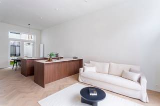 PLAN UW BEZOEK VIA VOLGENDE LINK: https://listed.mijnhuurprofiel.be/whise/7562164In de levendige Kronenburgstraat, op de grens van het bruisende Zuid...