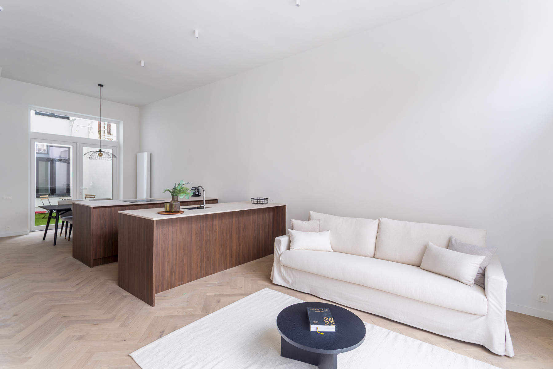 Hoogwaardig gerenoveerd appartement met terras op toplocatie - foto 2