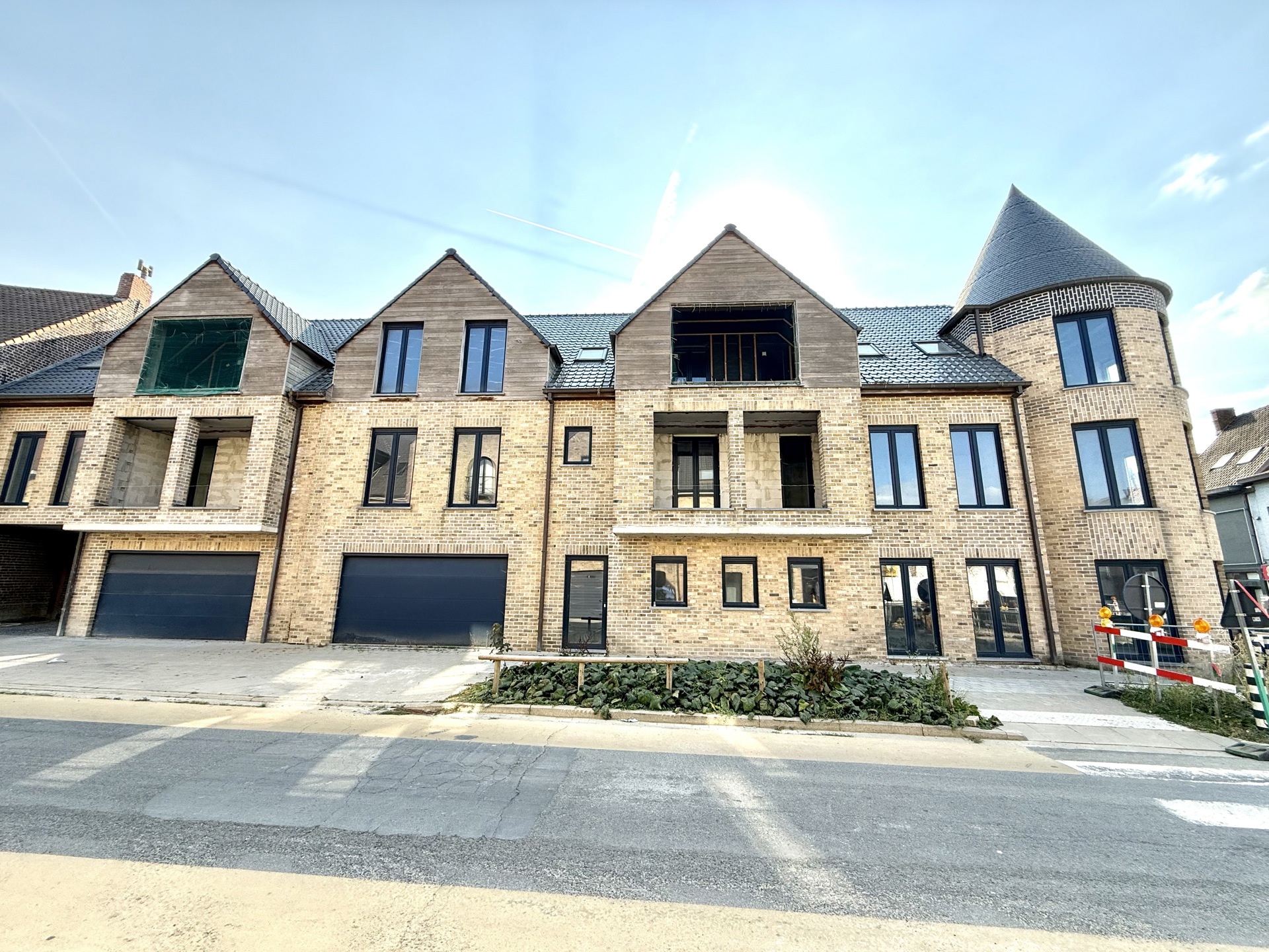 House for sale in Zwevegem with 8 bedrooms - photo 2