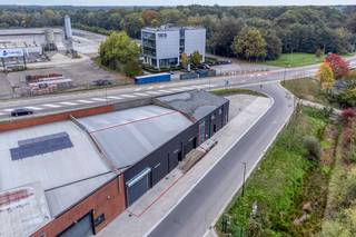 Op zoek naar een perfect gelegen bedrijfsruimte met uitstekende bereikbaarheid en zichtbaarheid?Ontdek dit veelzijdige bedrijfspand van ca. 312 m²,...