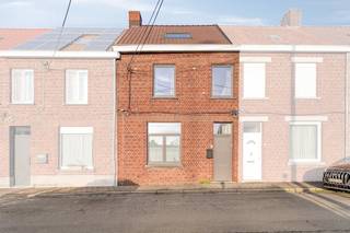 Êtes-vous à la recherche d'un départ sans tracas ou d'un investissement intelligent ? Cette maison étonnamment spacieuse située dans le...