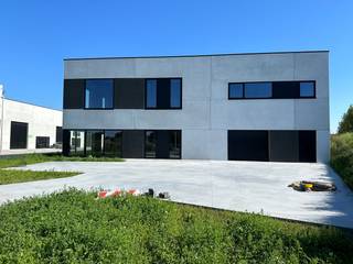 Nieuwbouw KMO-unit met een oppervlakte van 265 m² in combinatie met een kantoorruimte van 288 m² op een perceel van 780 m² te koop. De loods...