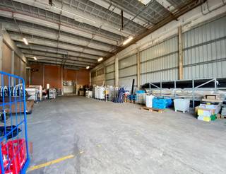 Vlot bereikbare magazijnruimte met een oppervlakte van +/- 316 m² te koop in het hart van de IZ Pathoekeweg. De loods, opgebouwd uit een...