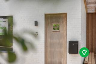 Deze prachtige instapklare alleenstaande woning in Izenberge is een droomwoning voor wie op zoek is naar rust en comfort. Met 2 slaapkamers en...