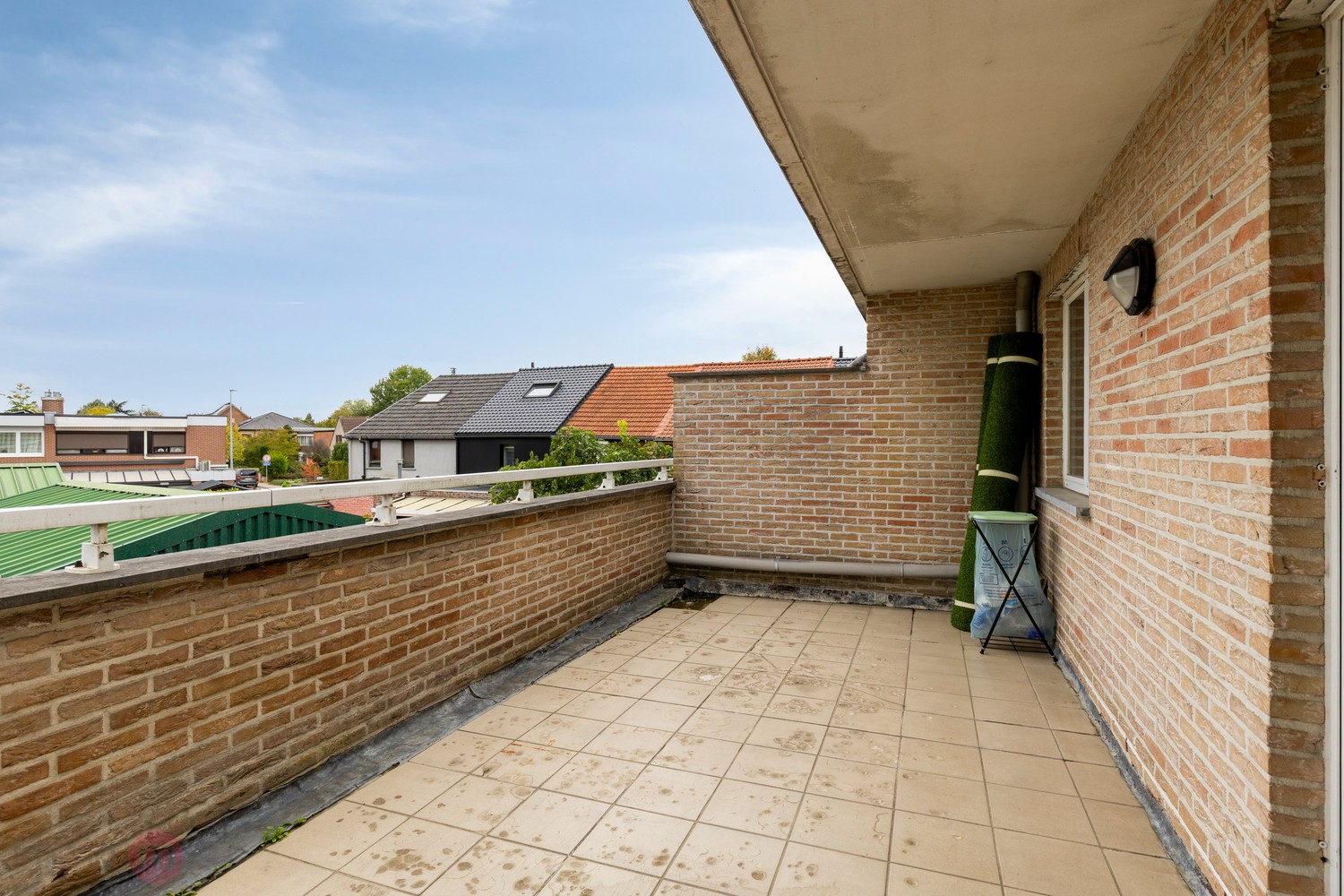 Goed gelegen appartement met 2 slaapkamers, terras en autostaanplaats - photo 3