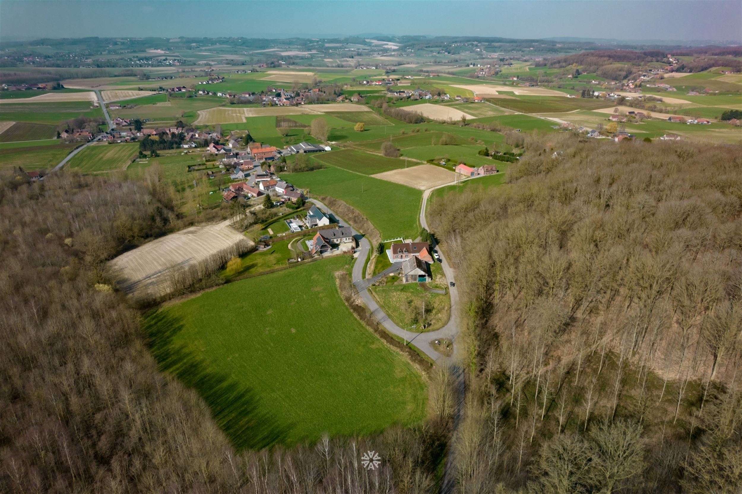 Een uniek domein bestaande uit bouwgrond, weiland en bos op meer dan 4ha in de Pays des Collines - foto 4