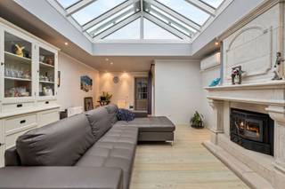 In Haasdonk bieden wij deze ruime bel-etagewoning aan met 3 slaapkamers, EPC C en een interessante indeling die perfect leent voor kangoeroewonen...