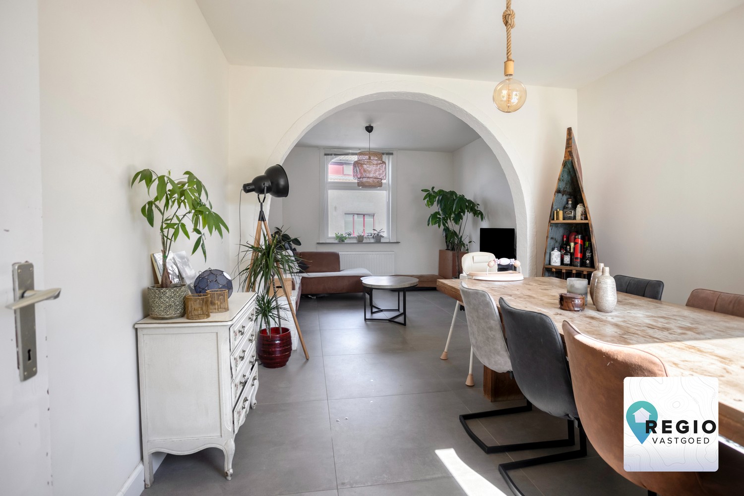 Instapklare woning met tuin en garage/hobby ruimte in hartje Oostakker! - foto 1