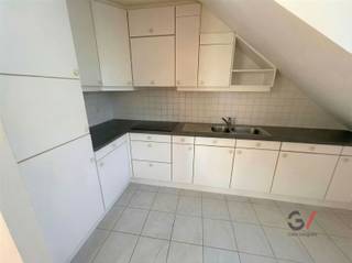 Dit lichtrijke appartement in de Egide Alenusstraat in Diest biedt een aangename combinatie van echt thuiskomen en een uitstekende ligging nabij...