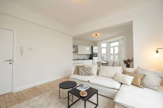 Welkom in de bruisende Boho-wijk, waar stadsleven en gezelligheid elkaar ontmoeten.Aan de Turnhoutsebaan 412 ontdek je dit recent gerenoveerde...