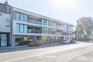VALIMMAS verkoopt dit welgelegen en stijlvol nieuwbouwproject met 14 appartementen, 3 commerciële ruimten,  19 ondergrondse + 4 bovengrondse autostandplaatsen, 16 kelders en een gemeenschappelijke fietsenstalling.   

Residentie KASTANJEHOF is een mooi staaltje van hedendaagse architectuur, met oog voor detail &amp; duurzaamheid, én met een sterke focus op energiezuinigheid (geothermische warmtepomp, zonnepanelen, ventilatie met warmtewisselaar, doorgedreven isolatie,...).   

Gelegen langsheen de N9, op de hoek van de Kastanjelaan met de Nerviërsstraat, met een uitstekende commerciële zichtbaarheid voor de handelsruimtes, in de onmiddellijke nabijheid van winkels, scholen, centrum, horeca, bushalte De Lijn,…  en met makkelijke verbindingen naar Brussel, Ring 0, E40, diverse industriezones, …   

Kelder ± 9m²: € 9.900
Kelder ± 56m²: € 70.888

Contacteer ons gerust vrijblijvend voor meer informatie: info@valimmas.be - 02/452.59.25.   