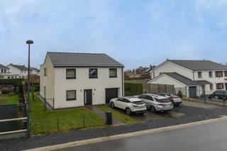 Immo Pické biedt U deze gunstig en rustig gelegen villa aan gelegen in de onmiddellijke omgeving van scholen, winkels, openbaar vervoer en...