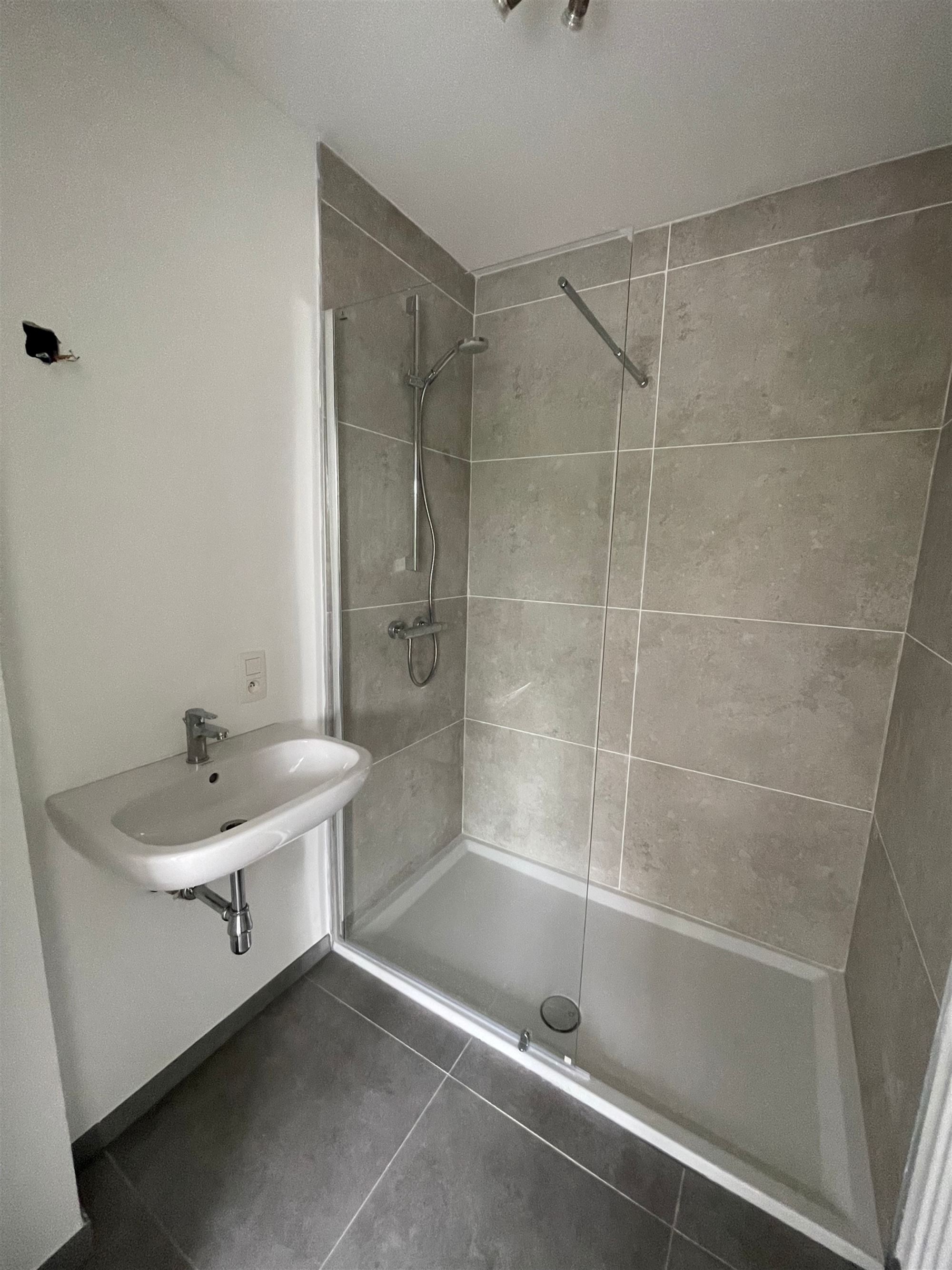 Volledig vernieuwd appartement - foto 5