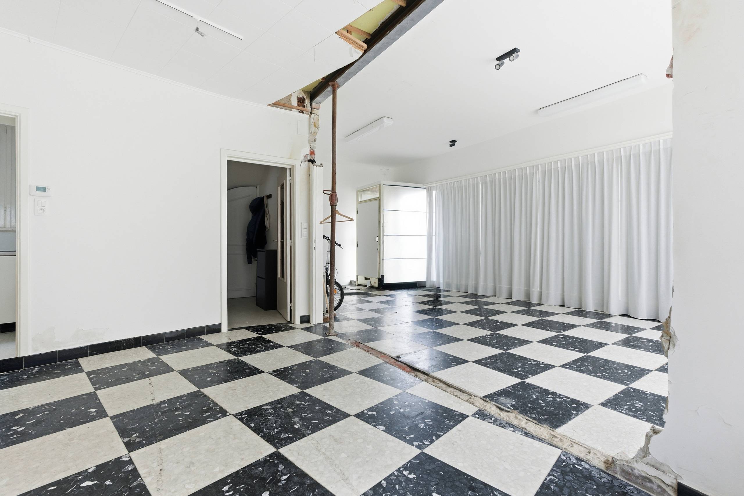 Handelsruimte met woonst in centrum Veurne - foto 3