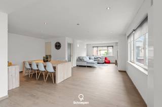 We vinden deze instapklare én energiezuinige gezinswoning (216 m²) met 3 tot 4 slpks terug op ideale ligging te Zonhoven. Voor meer informatie ga naar: https://schraepenvastgoed.be/tekoop/?id=4371545&cgi=1000226