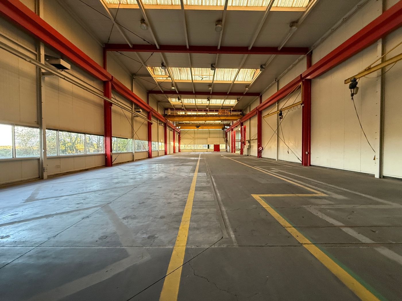 Bedrijfsgebouw met rolbruggen en ruim buitenterrein in Wetteren - photo 2