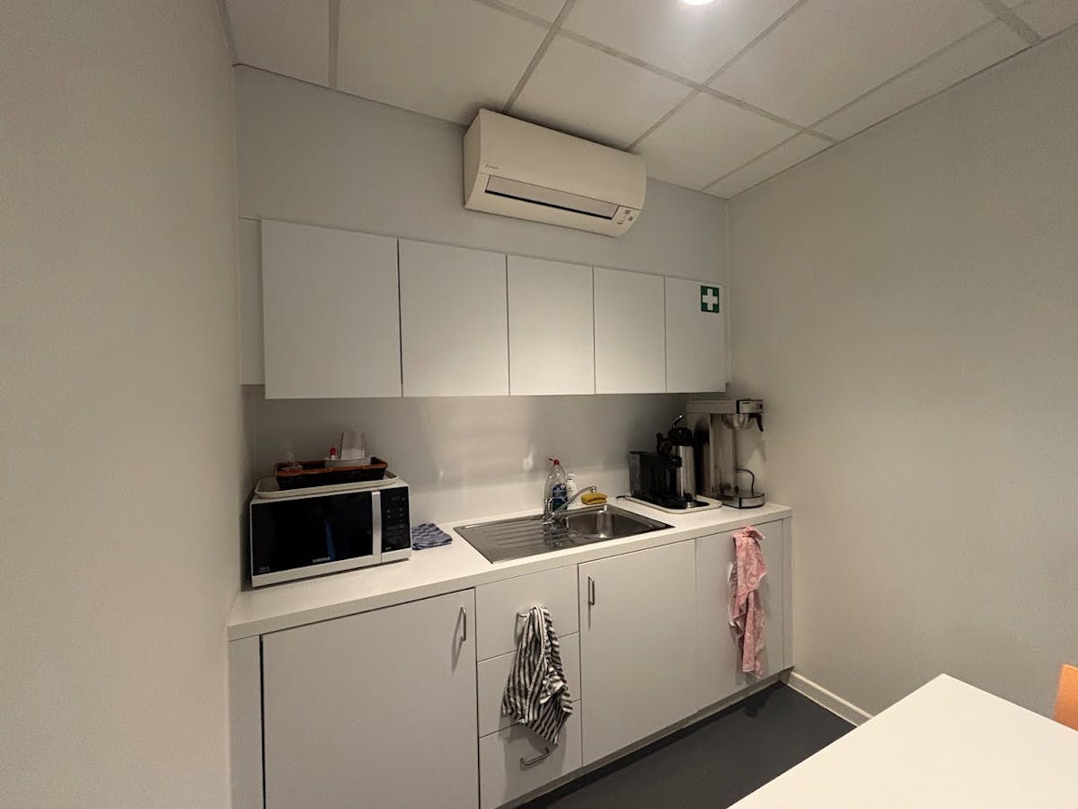 Bureau à louer dans un emplacement privilégié à Courtrai. - photo 4