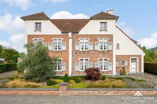 Deze authentieke en ruime woning (615 m²) bevindt zich in een rustige, groene wijk in een deelgemeente van Asse, met vlotte verbinding naar...