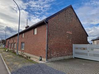 Te renoveren langgevelhoeve gelegen te Rotselaar-Wezemaal Deze eigendom bevindt zich op een bijzonder strategische locatie nabij de op-en afrit  E314...