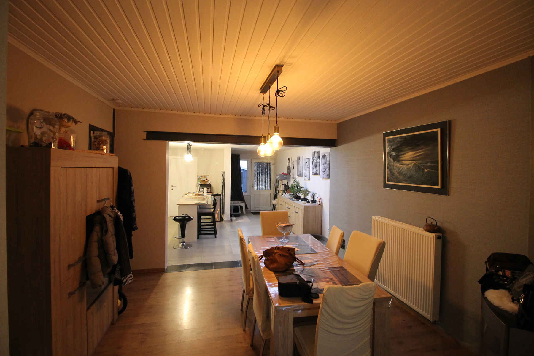 Gerenoveerde gezinswoning met 3 slaapkamers, terras en tuin op een zeer centrale, doch rustige ligging. - foto 4