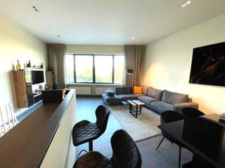 Prachtig appartement op de eerste verdieping in het oude centrum met zicht op de Schelde ,en vlakbij de voetgangers tunnel en Hoogstraat je...