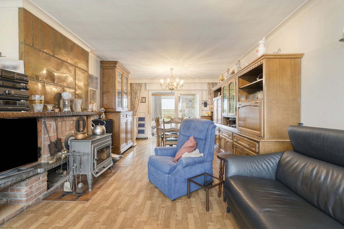 Ruime halfopen woning met 4 slaapkamers op 558m² te Veurne. - foto 3