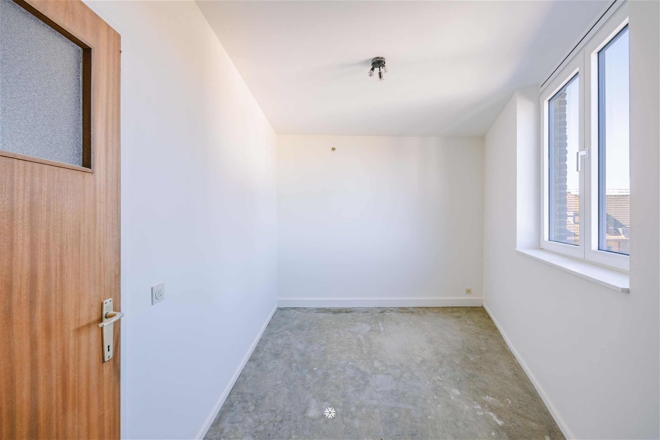 Lichtrijk tweeslaapkamer appartement met opwaarts potentieel - foto 4