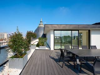 Ideaal gelegen tussen het Jubelpark en Montgomery, in een gebouw in Beaux-Arts-stijl uit 1910, biedt dit eigentijdse penthouse een...