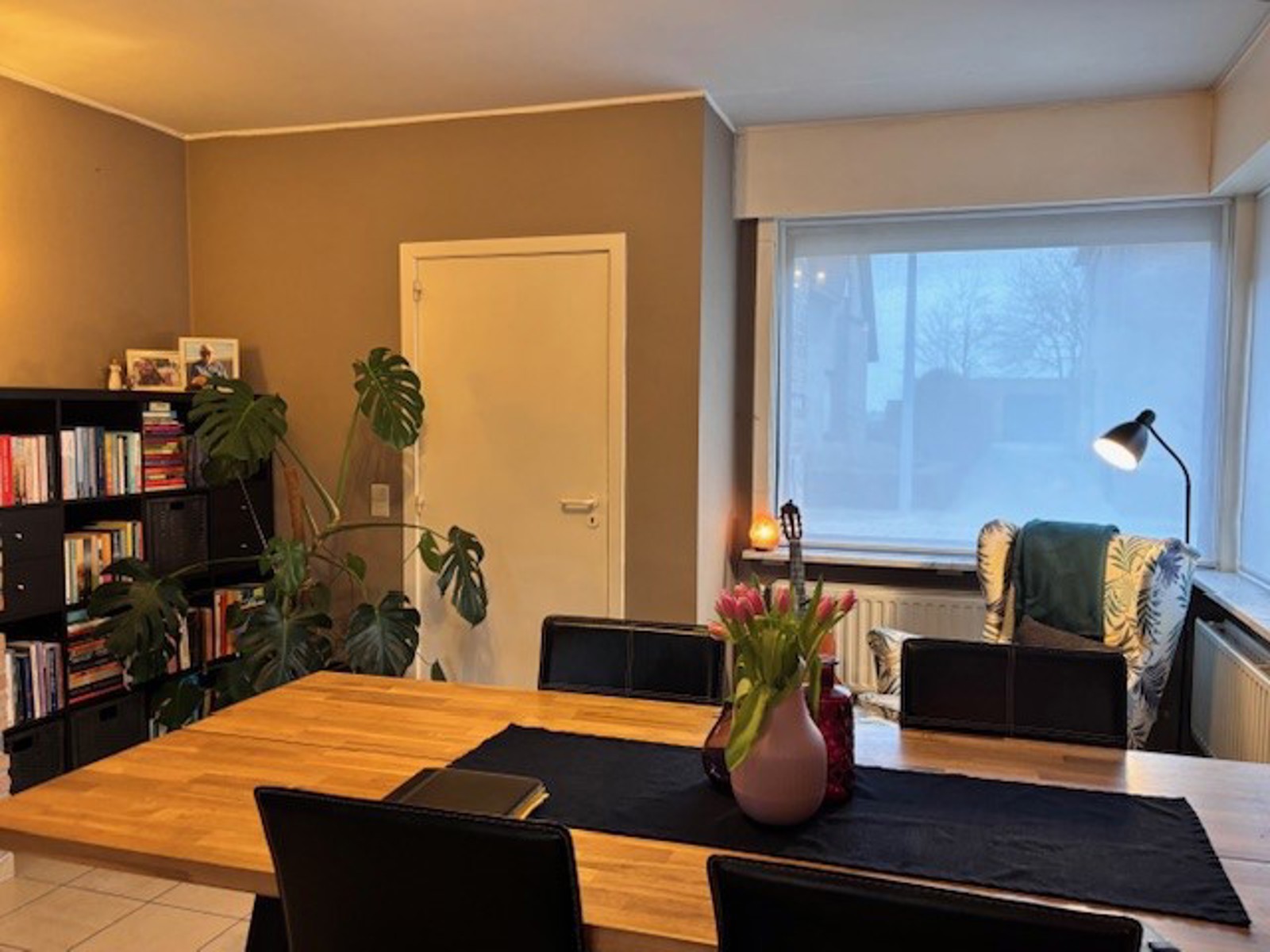 Ruime hoekwoning met terras, tuin en garage. - foto 4