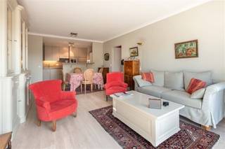 Ruim, instapklaar appartement met terras en staanplaats. In de groene omgeving van de Residentie Mayflower in Sint-Denijs-Westrem bevindt zich dit...