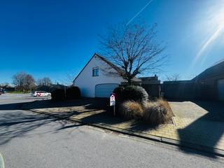 Sint-Eloois-Winkel - Karaktervolle villa te koop.Deze karaktervolle villa, die nog deels verder opgeknapt dient te worden, met mooie grote ruimtes is...