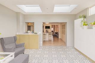 Deze charmante woning is gelegen op de gunstige locatie te Antwerpsesteenweg 7 in Mechelen en combineert ruimte, licht en comfort op een...