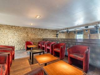 WE INVEST Sud-Luxembourg presents this characterful building located in the heart of Virton. Currently used as a café-restaurant, it offers a...