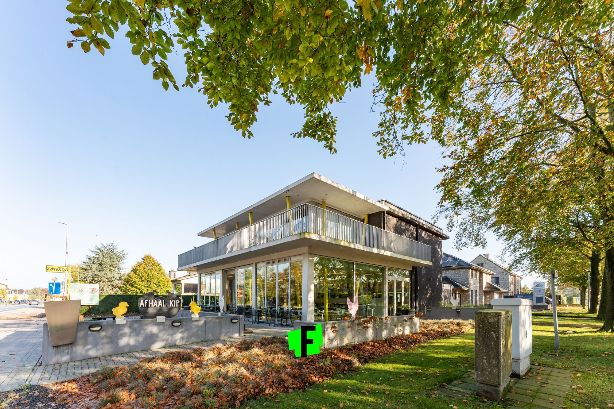 Uniek handelseigendom met 2 verhuurde appartementen te koop op uiterst interessante ligging in Diksmuide - foto 1