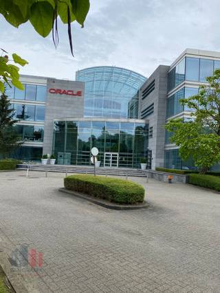 Fantastically located office space with a surface of 830 m² for rent at barely 280 m from the Ring exit 6 Vilvoorde and with direct access to the airport or Brussels. Also easily accessible by public transport, there are several bus stops in the vicinity. <br /><br />The modern offices are part of a high quality office building with a bright entrance hall with reception, private kitchenette, restaurant (ideal for (business) lunch), elevator, security, ... The building offers various possibilities due to its efficient layout of spaces suitable for individual offices as well as landscape offices.<br /><br />Ample parking near the building. Also other surfaces available.<br /><br />Contact PANORAMA for additional information, plans or a site visit 0477 09 00 09.<br /><br /> 