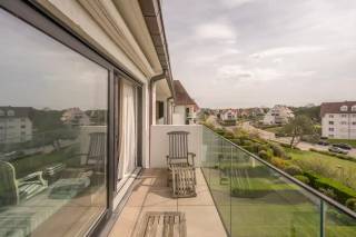 Ruime zuidgerichte studio met aparte slaaphoek, ruim terras en garagebox in de prestigieuze residentie Lekkerbek aan de wandeldijk in het ZouteInkom...