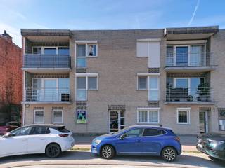 Dit modern appartement, gelegen op de tweede verdieping, bevindt zich in een aangename en vlot bereikbare omgeving in Rumst.Bij het betreden van het...