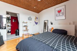 Laatste unit beschikbaar!Ruime studentenstudio gelegen in de Steenbergstraat 2. Vlakbij campussen van de KUL en KDG Groenplaats. De studio +- 18 m²...