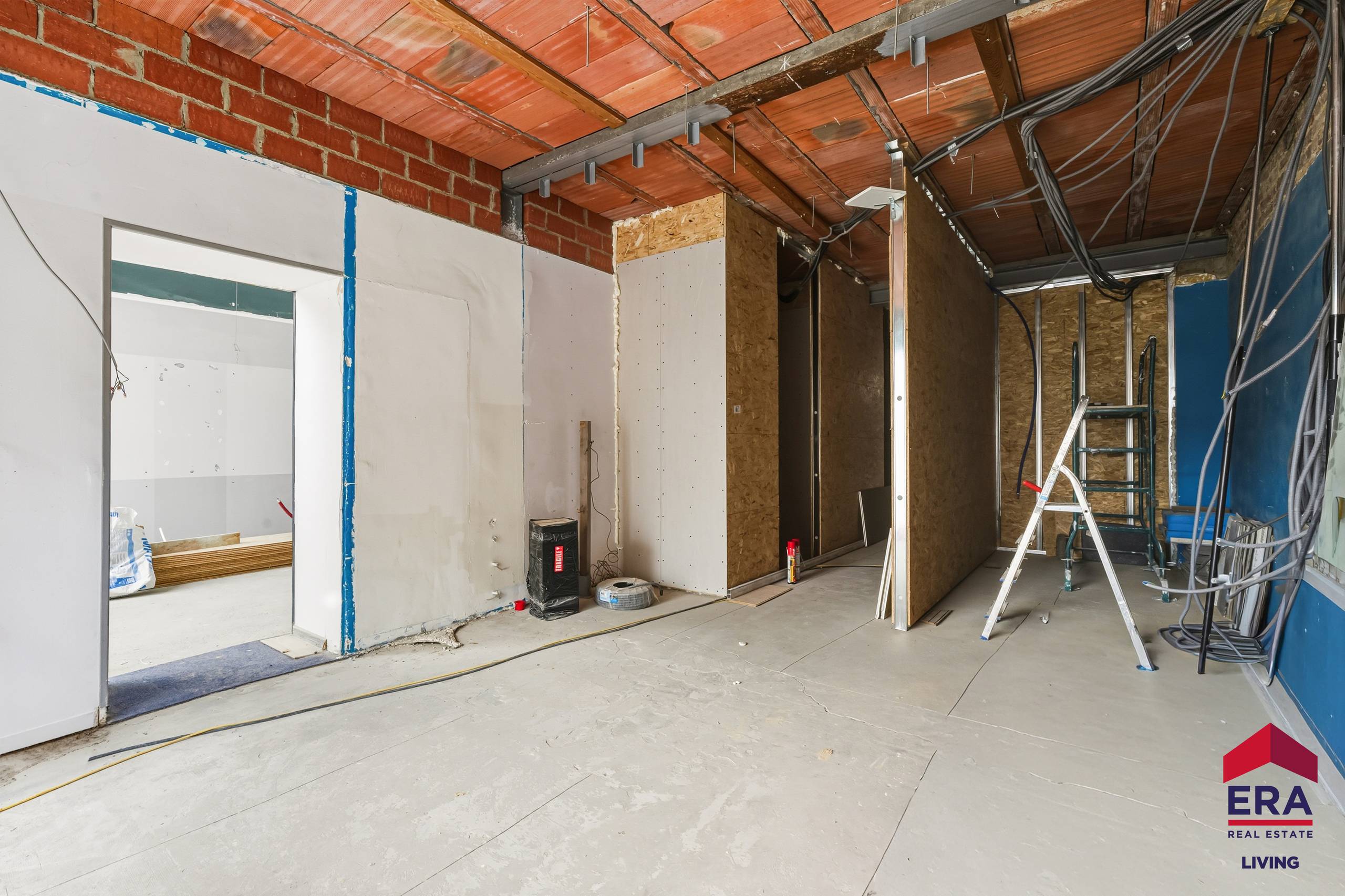 Ruim handelspand met tal van mogelijkheden in Aalst - foto 4