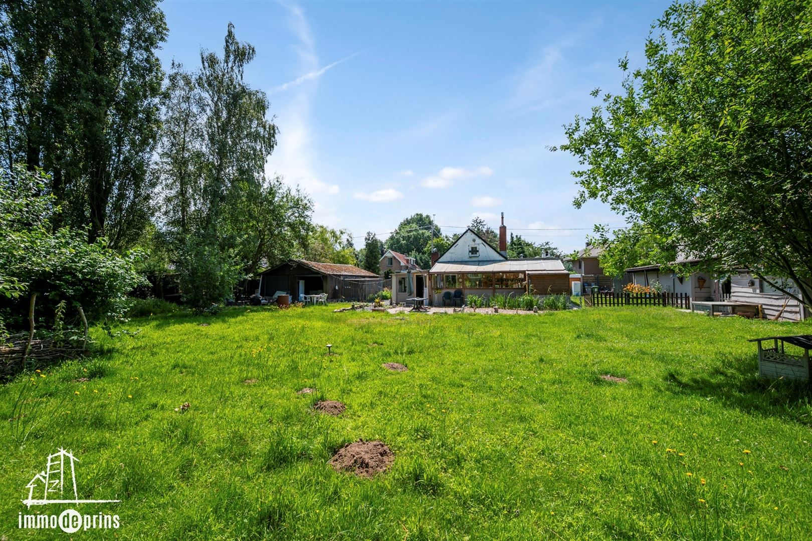 Te renoveren woning op 1.865 m² – projectgrond mogelijk (mits vergunning)
Landelijk gelegen in Nieuwkerken-Waas - foto 3