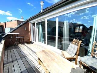 Luxueus dakappartement, gelegen in een prachtige statige residentie, in het hartje van Geel op wandelafstand van het station, winkels,...