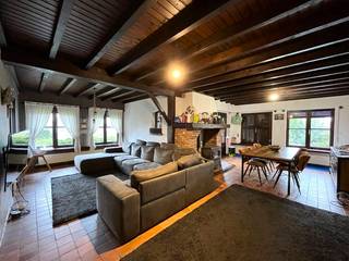 Ligging:<br />Deze gezinswoning met 4 slaapkamers bevindt zich nabij het centrum van Geel op een boogscheut van alle faciliteiten (scholen, winkels, ...). Verder zijn ook de omliggende gemeenten vlot bereikbaar.<br /><br />De woning beschikt over een ruime en praktische indeling. Via de inkomhal komen we terecht in de lichtrijke woonkamer. Op deze manier zijn ook de berging en het gastentoilet bereikbaar. Naast de leefruimte is er een ruime keuken die uitkijkt op de tuin. Daarnaast beschikt het gelijkvloers over 2 volwaardige slaapkamers en een badkamer. <br /><br />Op de verdieping bevinden zich de overige 2 slaapkamers. Tevens is hier een grote zolderruimte die kan ingericht worden met extra slaapkamers of een hobbyruimte.<br /><br />Een aangelegde tuin met terras maken deze woonst compleet.<br /><br />Extra: <br />- Inpandige garage<br />- Grote kelder aanwezig<br />- Momenteel verhuurd aan €775/maand<br /><br />Renovatieverplichting residentiële gebouwen van toepassing. Meer info: https://energiesparen.be/renovatieverplichting.<br /><br />Voor meer informatie en/of een plaatsbezoek contacteer ons via info@vastengoed.be of 014/72.73.74<br /><br />(Wenst u een gratis schatting van uw eigendom? Contacteer ons voor een afspraak via 014/72.73.74)