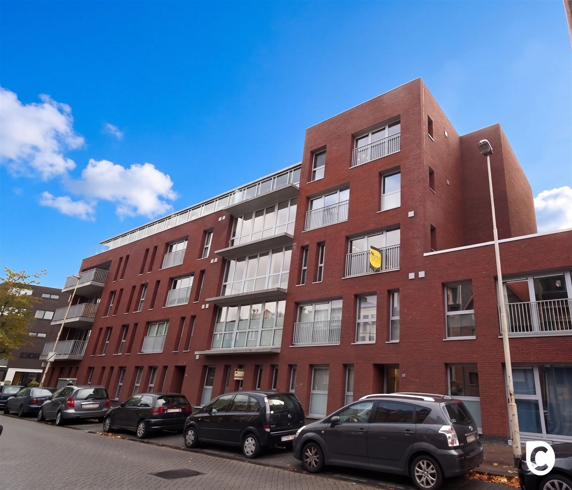 100 euros, garage no. 17125 commissionDescription: See previous listing