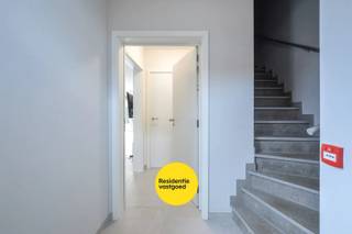 Dit prachtig nieuwbouwappartement is gelegen in een residentieel woonerf te Ettelgem. Ingedeeld met inkom en apart toilet, ruime woonkamer...