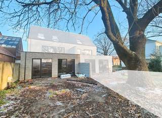 Ontdek dit prachtige nieuwbouwproject aan de Hogestraat, met vier stijlvolle en energiezuinige stapelwoningen. Deze gelijkvloerse woning biedt...