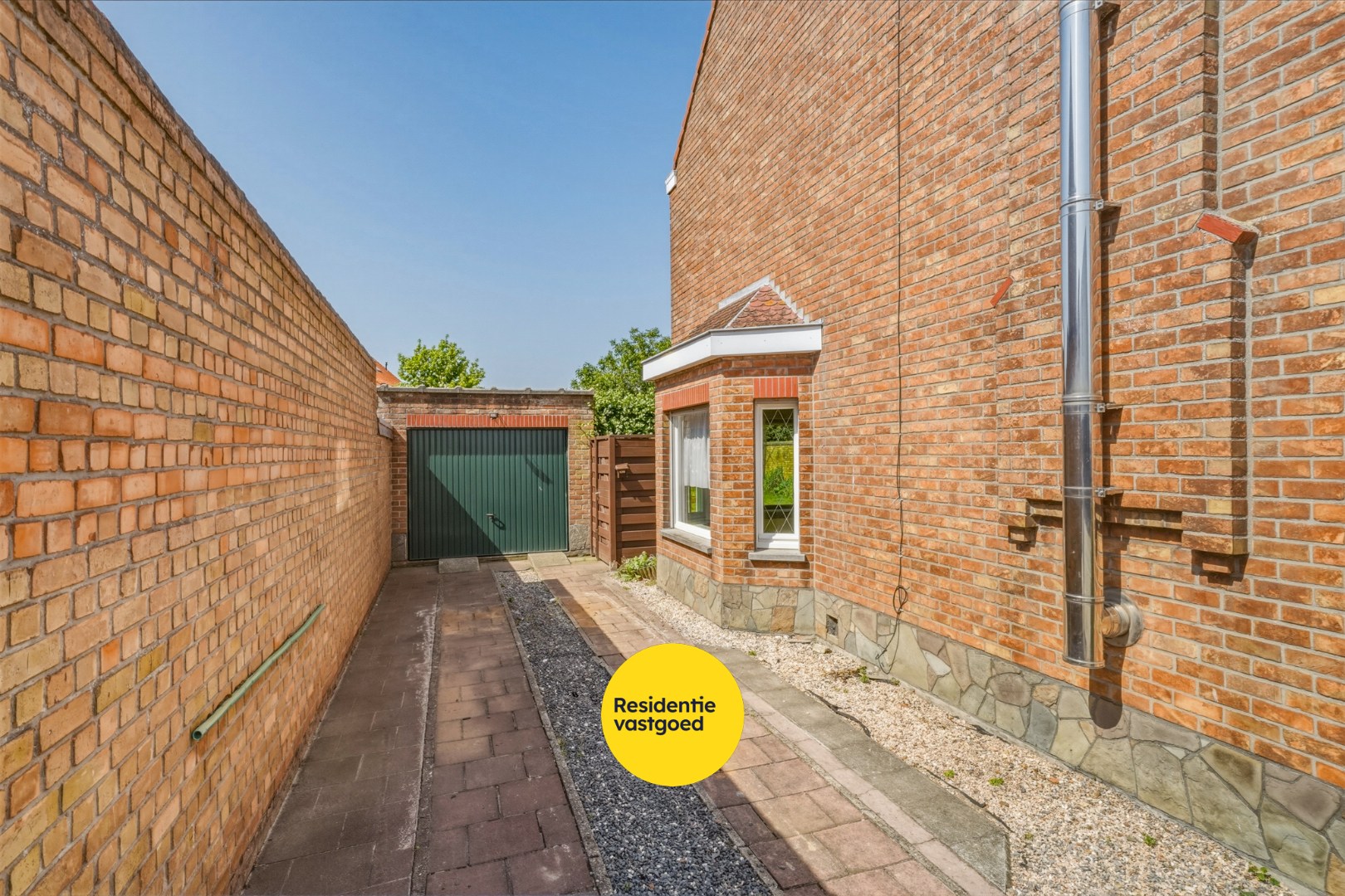 Ruime halfopen woning met 4 slaapkamers, tuin en garage - foto 4