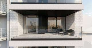 <p>Ontdek ons <strong>kleinschalig, exclusief nieuwbouwproject op een unieke locatie aan de jachthaven van Zeebrugge</strong>. Het project omvat vijf ruime appartementen aan de Rederskaai, een duplexwoning aan de Graaf-Jansdijk en verschillende autostaanplaatsen. Prijzen vanaf € 414.000 met aankoop mogelijk onder het verlaagde btw-tarief van 6%.</p>
<p></p>
<p><strong>Hoe is het project ingedeeld?</strong></p>
<p>De vijf <strong>stijlvolle appartementen</strong> combineren ruimte, licht en privacy met een uitzonderlijke ligging. Dankzij het full-floorconcept – <strong>slechts één appartement per verdieping</strong> – beschikt elk appartement over de volledige verdieping, wat zorgt voor een bijzonder gevoel van rust en exclusiviteit.</p>
<p></p>
<p>De lichtrijke leefruimte met moderne open keuken sluit mooi aan op het <strong>ruime, zuidgerichte terras</strong>. Hier geniet je volop van de zon en van het unieke uitzicht over de jachthaven – een plek waar het vakantiegevoel nooit ver weg is.</p>
<p></p>
<p>De <strong>gelijkvloers en typeappartementen</strong> beschikken over twee volwaardige tweepersoonsslaapkamers, een eigentijdse badkamer, apart toilet en praktische berging. Ze worden gerealiseerd met duurzame materialen, voldoen aan strenge energetische normen en kennen een hoogwaardige afwerkingsgraad.</p>
<p></p>
<p>Wie nog meer ruimte en buitenbeleving zoekt, vindt die in het <strong>duplexpenthouse</strong>. Naast alle troeven van de andere appartementen beschikt het penthouse over een extra tweepersoonsslaapkamer en badkamer en maar liefst drie royale terrassen. Zo geniet je van prachtige vergezichten over zowel de jachthaven als de Noordzee.</p>
<p></p>
<p>Het project omvat daarnaast een <strong>ruime duplexwoning</strong> aan de Graaf-Jansdijk. De royale, open leefruimte met volledig ingerichte keuken vormt het hart van de woning en biedt alle ruimte voor comfortabel wonen en gezellige momenten met familie en vrienden.</p>
<p></p>
<p>Bovendien zetten we in op <strong>energiezuinig wonen</strong>: alle entiteiten zijn voorzien van vloerverwarming/koeling op een warmtepomp, balansventilatie en zonnepanelen, wat zorgt voor een aangenaam binnenklimaat en lagere energiekosten.</p>
<p></p>
<p>Conform de bouwvergunning is per appartement de aankoop van minimaal 1 autostaanplaats te voorzien, afzonderlijk aan te kopen aan € 25.000.</p>
<p></p>
<p><strong>Afwerking op maat!</strong></p>
<p>Het project is nu in ruwbouwfase, hierdoor beschikt u op dit moment nog over alle vrijheid om <strong>afwerking volledig naar uw wensen te kiezen</strong>. Maak nu nog uw keuzes op vlak van: ✔ Sanitair ✔ Vloeren ✔ Badkamer ✔ Keuken. Ontdek uw afwerkingsmogelijkheden in onze toonzaal<strong>,</strong> die na afspraak vrij te bezichtigen is.</p>
<p></p>
<p><strong>Wie zijn wij?</strong></p>
<p>Als familiebedrijf met meer dan <strong>40 jaar ervaring</strong> staan wij garant voor een <strong>persoonlijke aanpak</strong> en duidelijke communicatie gedurende het volledige traject. Dankzij onze expertise en begeleiding kunt u zorgeloos uitkijken naar de intrek in uw nieuwe woning.</p>
<p></p>
<p>Klantentevredenheid staat bij ons centraal. Daarom kunt u ook na de oplevering rekenen op een uitstekende dienst-na-verkoop. Ons team staat steeds klaar om uw vragen te beantwoorden en u verder te helpen waar nodig.</p>
<p></p>
<p><strong>Interesse? </strong></p>
<p>Vraag onze brochure aan of contacteer ons voor een vrijblijvend persoonlijk gesprek. Plannen en beschikbaarheid zijn te bekijken op boarte.be.</p>
<p></p>
<p>Contacteer ons via</p>
T. 050 43 56 12<br />E. bouw@boarte.be<br />W. boarte.be